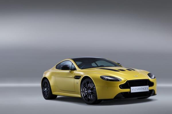 New 2017 Aston Martin V12 Vantage S for sale Sold at Aston Martin of Greenwich in Greenwich CT 06830 3