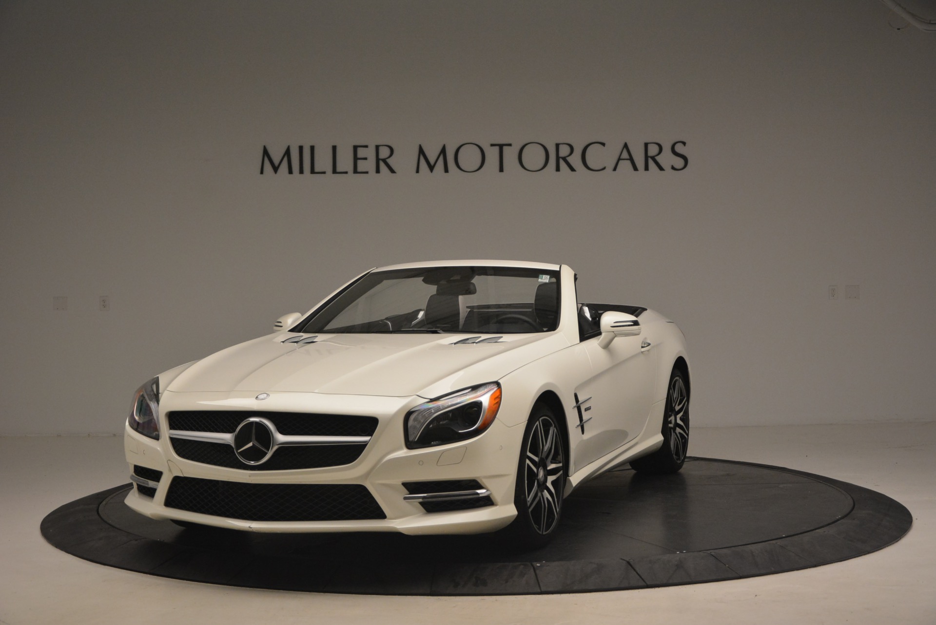 Used 2015 Mercedes-Benz SL-Class SL 550 for sale Sold at Aston Martin of Greenwich in Greenwich CT 06830 1