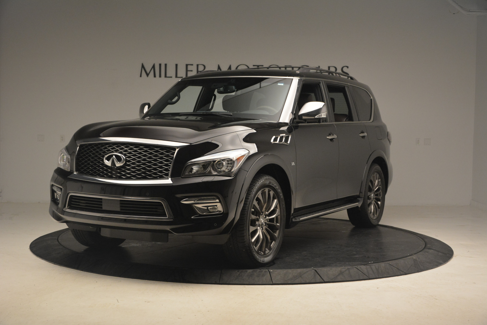 Used 2015 INFINITI QX80 Limited 4WD for sale Sold at Aston Martin of Greenwich in Greenwich CT 06830 1