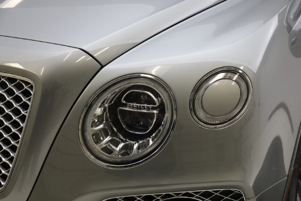 Used 2018 Bentley Bentayga W12 Signature Edition for sale Sold at Aston Martin of Greenwich in Greenwich CT 06830 13