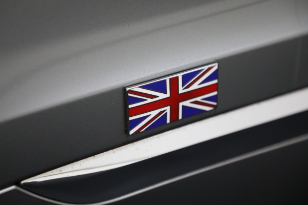 Used 2018 Bentley Bentayga W12 Signature Edition for sale Sold at Aston Martin of Greenwich in Greenwich CT 06830 15