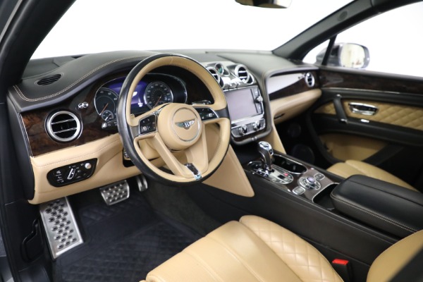 Used 2018 Bentley Bentayga W12 Signature Edition for sale Sold at Aston Martin of Greenwich in Greenwich CT 06830 17