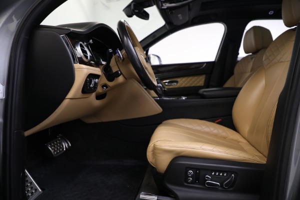 Used 2018 Bentley Bentayga W12 Signature Edition for sale Sold at Aston Martin of Greenwich in Greenwich CT 06830 18