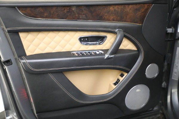 Used 2018 Bentley Bentayga W12 Signature Edition for sale Sold at Aston Martin of Greenwich in Greenwich CT 06830 20