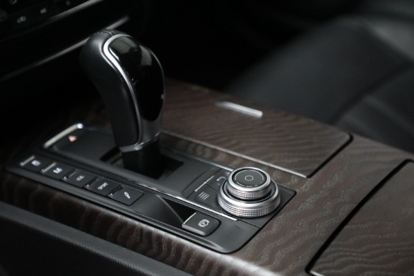 Used 2018 Maserati Ghibli S Q4 Gransport for sale $58,900 at Aston Martin of Greenwich in Greenwich CT 06830 19