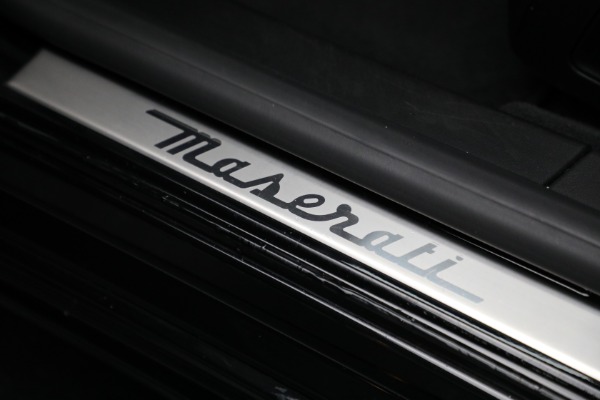 Used 2018 Maserati Ghibli S Q4 Gransport for sale $58,900 at Aston Martin of Greenwich in Greenwich CT 06830 20