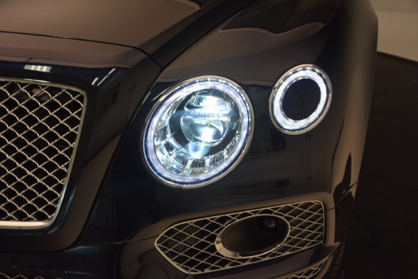 New 2018 Bentley Bentayga Signature for sale Sold at Aston Martin of Greenwich in Greenwich CT 06830 16