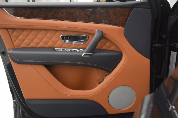 New 2018 Bentley Bentayga Signature for sale Sold at Aston Martin of Greenwich in Greenwich CT 06830 21