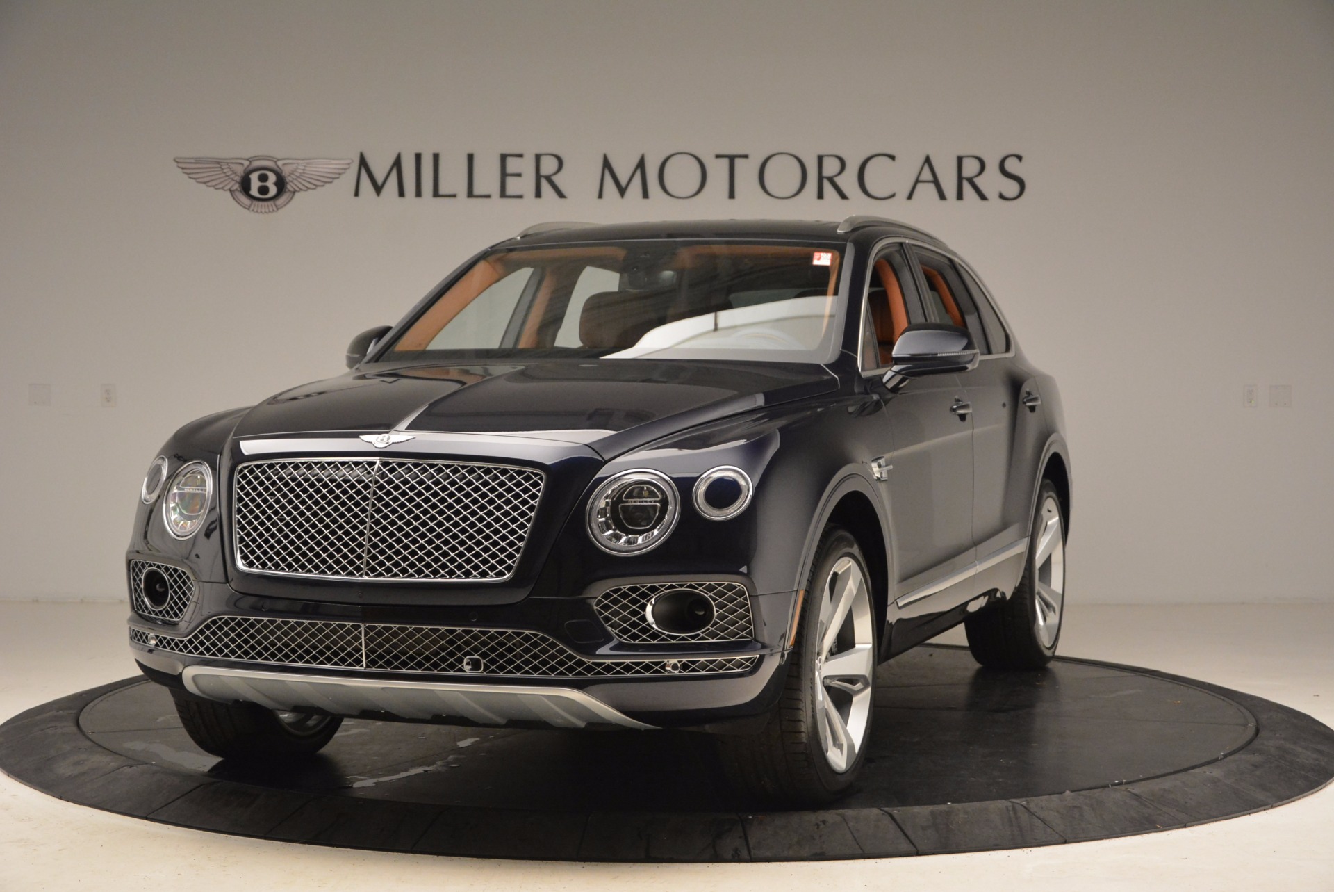 New 2018 Bentley Bentayga Signature for sale Sold at Aston Martin of Greenwich in Greenwich CT 06830 1