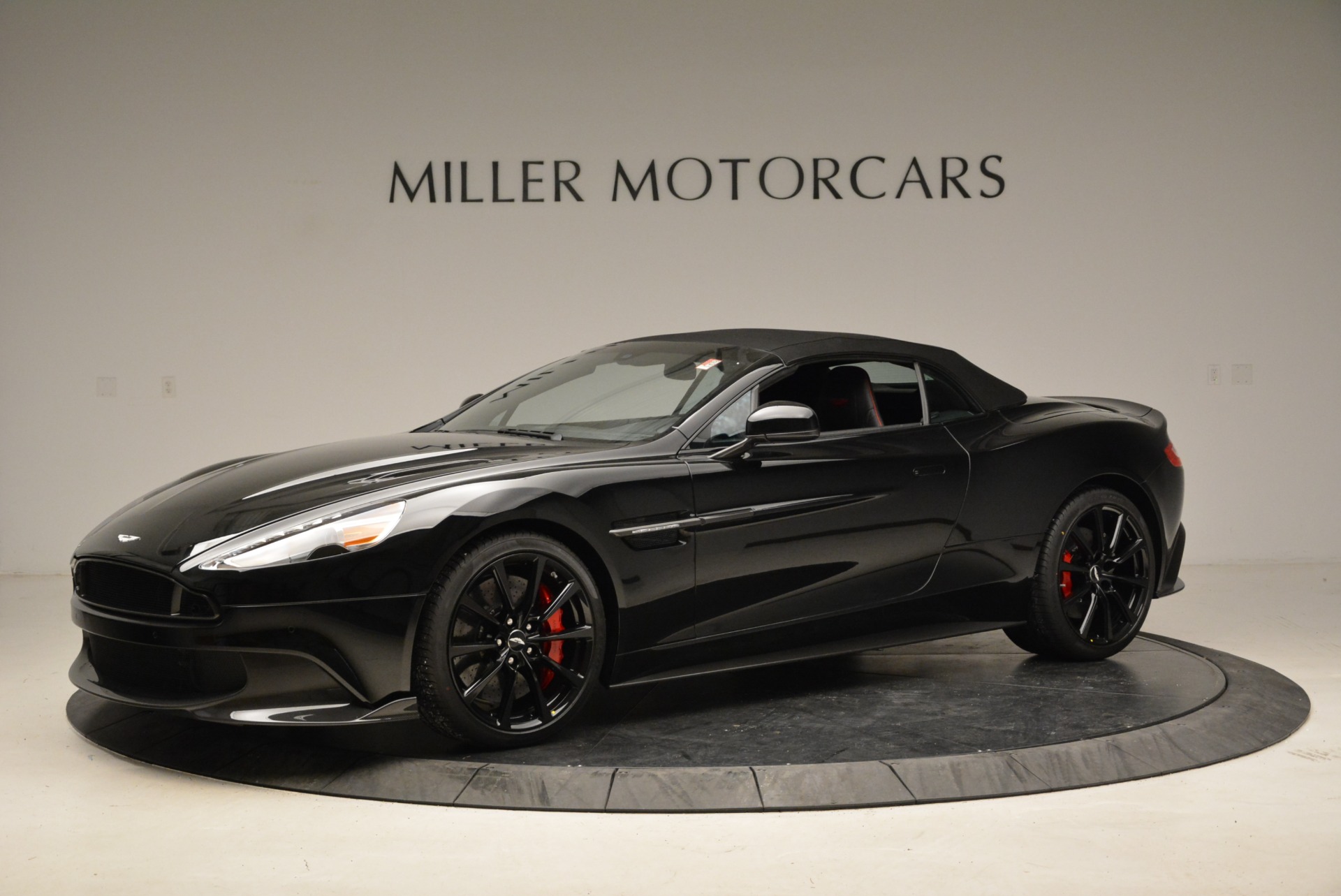 Pre Owned 2018 Aston Martin Vanquish S Convertible For Sale Special Pricing Aston Martin of Greenwich Stock A1258B