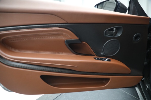 Used 2018 Aston Martin DB11 V12 for sale $127,900 at Aston Martin of Greenwich in Greenwich CT 06830 20