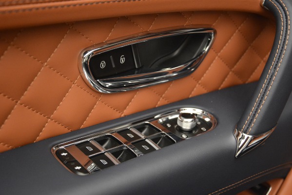 Used 2018 Bentley Bentayga Signature for sale Sold at Aston Martin of Greenwich in Greenwich CT 06830 19