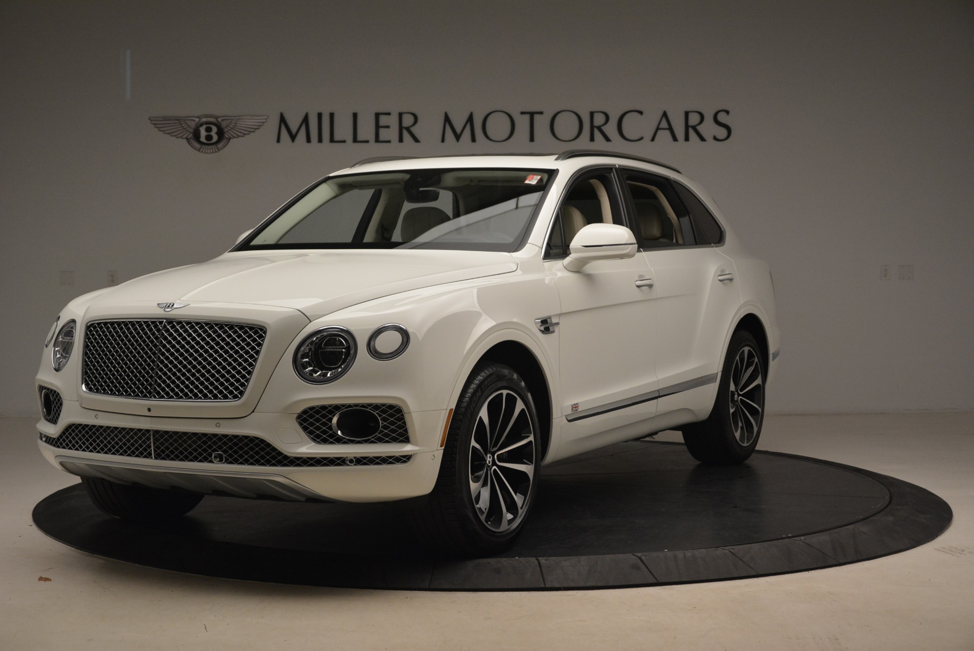 Used 2018 Bentley Bentayga Signature for sale Sold at Aston Martin of Greenwich in Greenwich CT 06830 1