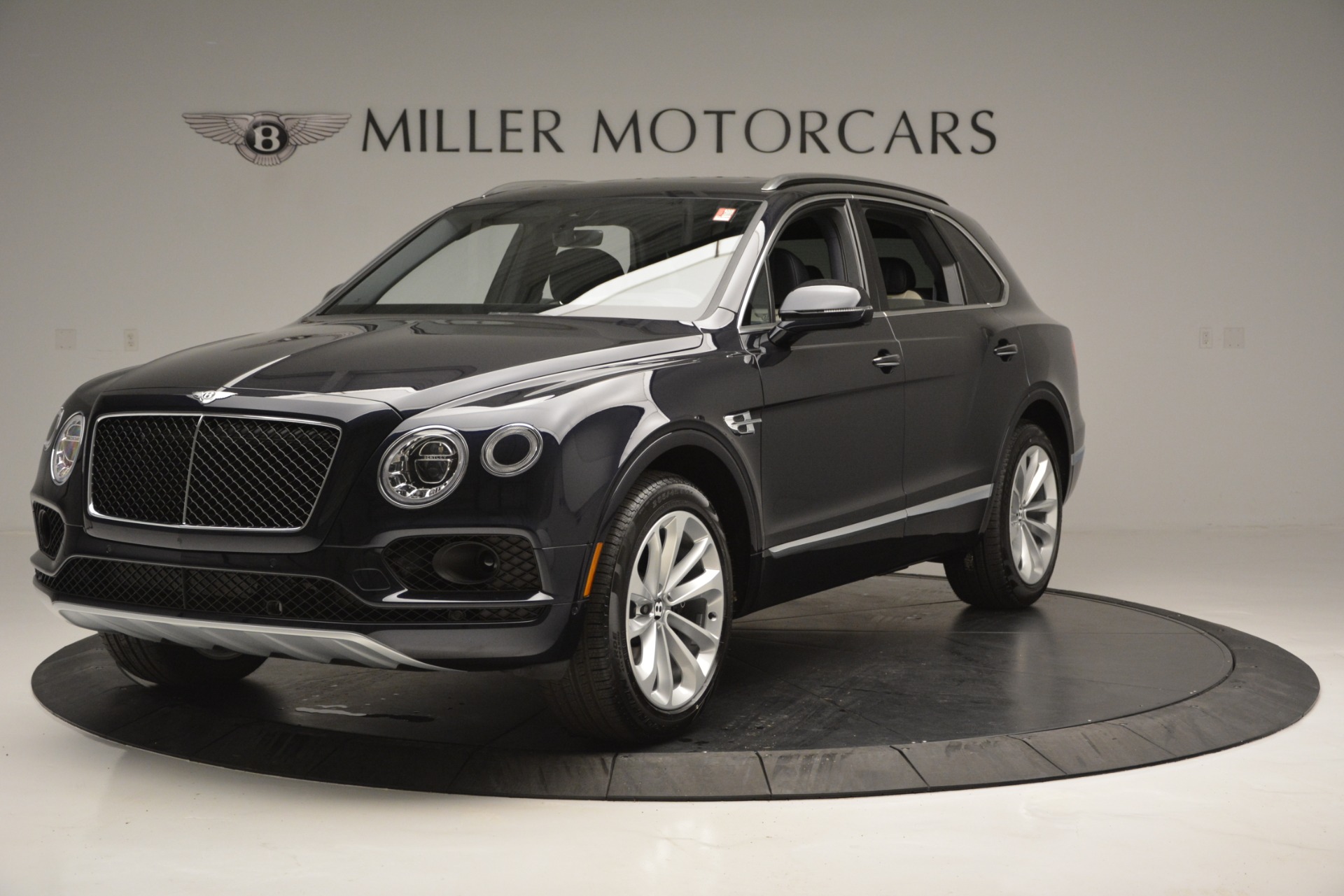 Used 2019 Bentley Bentayga V8 for sale $129,900 at Aston Martin of Greenwich in Greenwich CT 06830 1