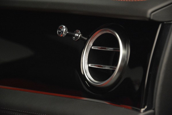 Used 2019 Bentley Bentayga V8 for sale $118,900 at Aston Martin of Greenwich in Greenwich CT 06830 22