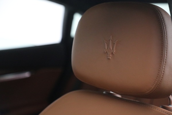 Used 2015 Maserati Quattroporte S Q4 for sale Sold at Aston Martin of Greenwich in Greenwich CT 06830 25