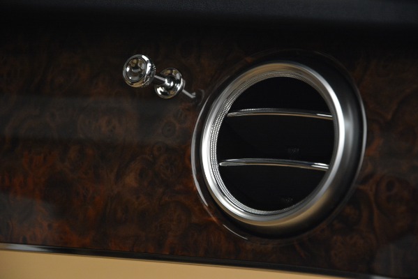 Used 2017 Bentley Bentayga W12 for sale Sold at Aston Martin of Greenwich in Greenwich CT 06830 22