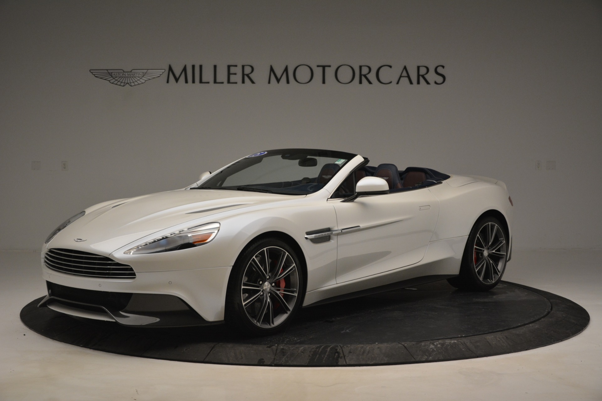 Used 2015 Aston Martin Vanquish Convertible for sale Sold at Aston Martin of Greenwich in Greenwich CT 06830 1