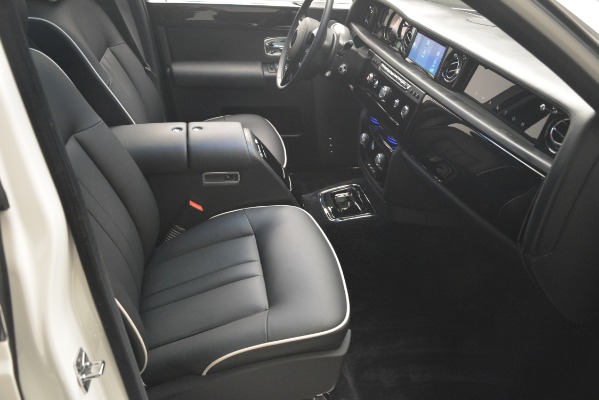 Used 2014 Rolls-Royce Phantom for sale Sold at Aston Martin of Greenwich in Greenwich CT 06830 27