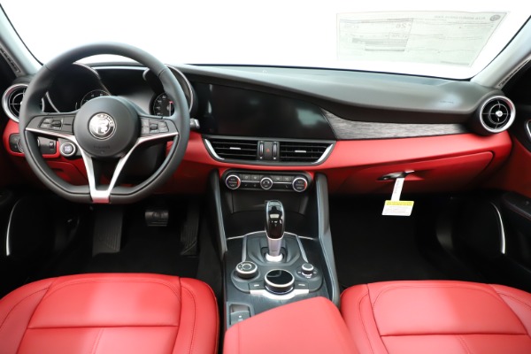 New 2019 Alfa Romeo Giulia Q4 for sale Sold at Aston Martin of Greenwich in Greenwich CT 06830 17