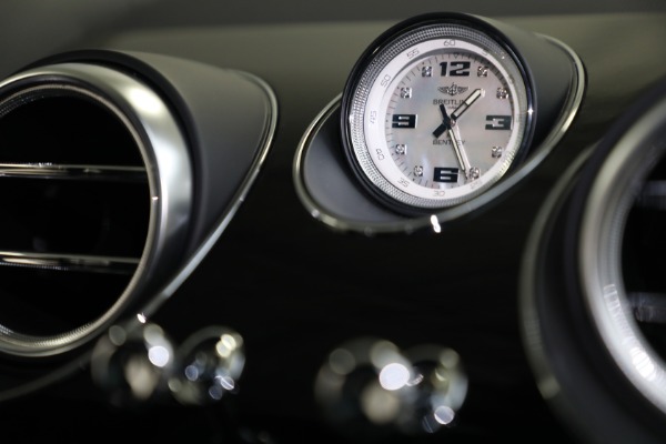 Used 2020 Bentley Bentayga V8 Design Series for sale $145,900 at Aston Martin of Greenwich in Greenwich CT 06830 26