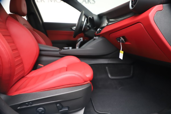 New 2019 Alfa Romeo Giulia Ti Sport Carbon Q4 for sale Sold at Aston Martin of Greenwich in Greenwich CT 06830 24