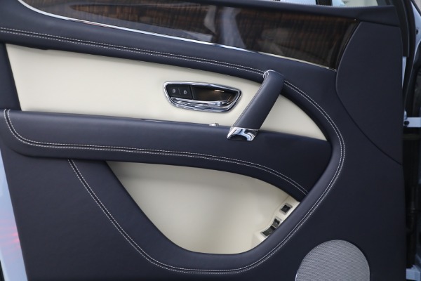 Used 2020 Bentley Bentayga V8 for sale $129,900 at Aston Martin of Greenwich in Greenwich CT 06830 26