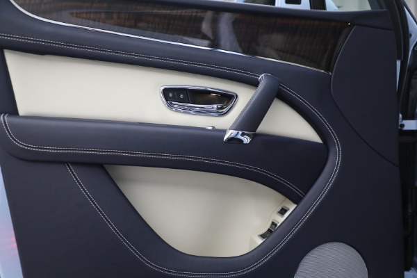 Used 2020 Bentley Bentayga V8 for sale $129,900 at Aston Martin of Greenwich in Greenwich CT 06830 27