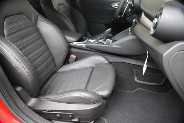 New 2020 Alfa Romeo Giulia Ti Sport Q4 for sale $56,690 at Aston Martin of Greenwich in Greenwich CT 06830 24