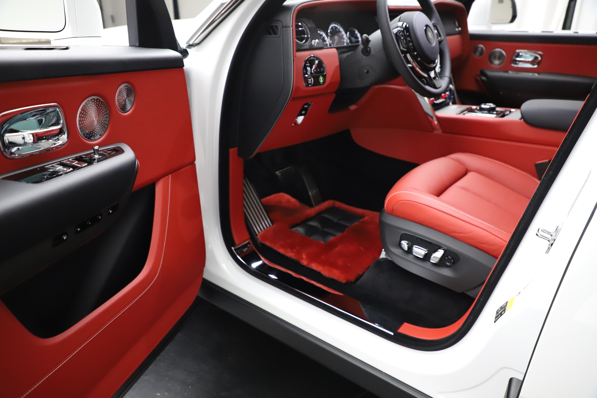 Rolls Royce Cullinan SUV 2021