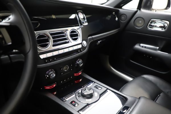 Used 2014 Rolls-Royce Wraith for sale $169,900 at Aston Martin of Greenwich in Greenwich CT 06830 19