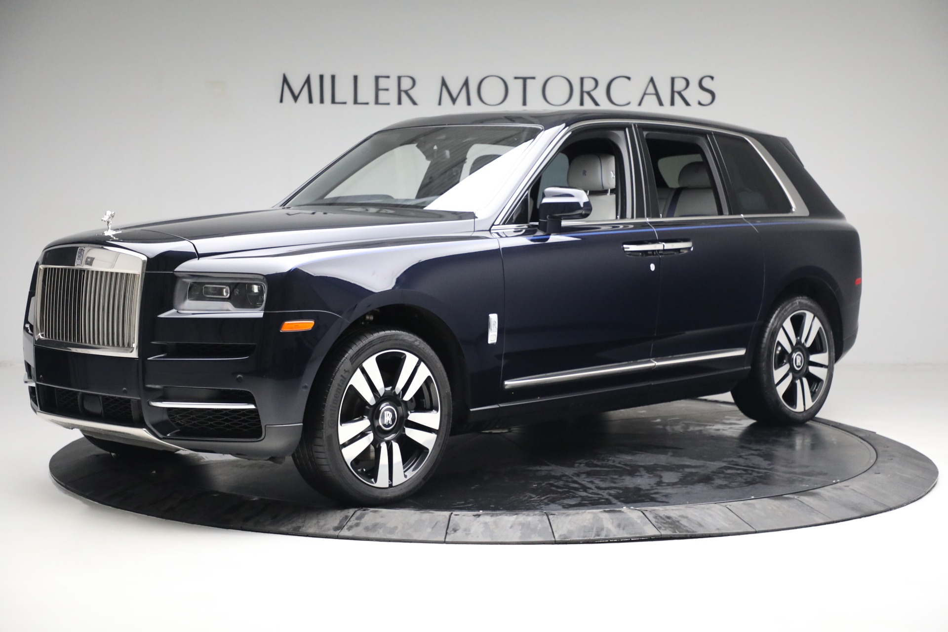 Used 2019 Rolls-Royce Cullinan for sale $276,900 at Aston Martin of Greenwich in Greenwich CT 06830 1