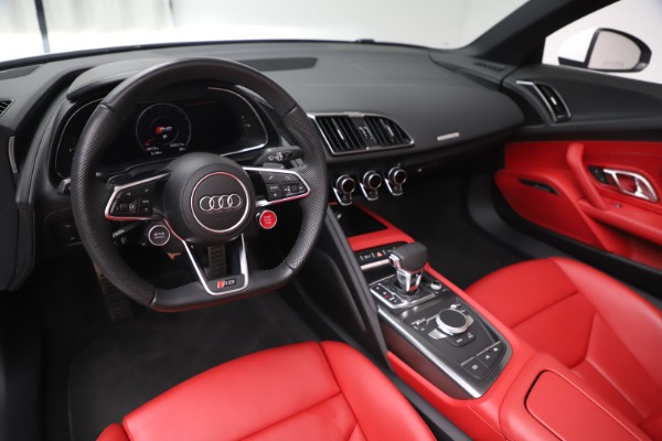 Used 2017 Audi R8 5.2 quattro V10 Spyder for sale Sold at Aston Martin of Greenwich in Greenwich CT 06830 19