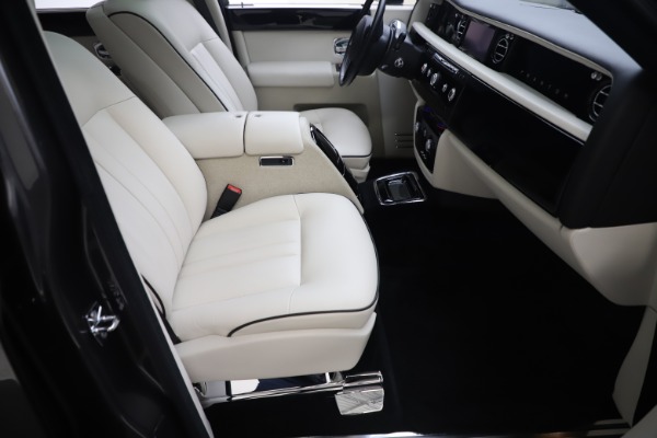 Used 2013 Rolls-Royce Phantom for sale Sold at Aston Martin of Greenwich in Greenwich CT 06830 18