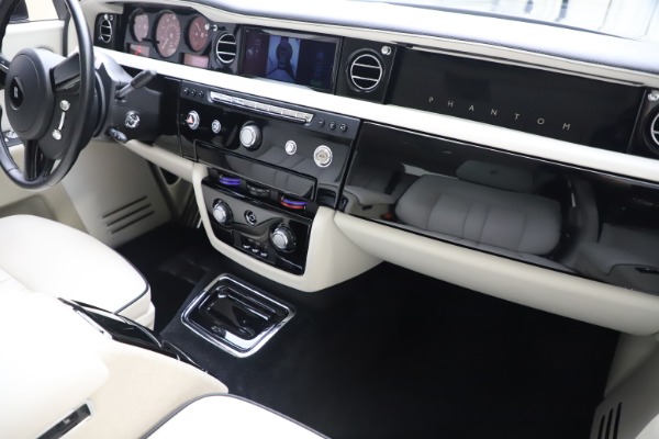 Used 2013 Rolls-Royce Phantom for sale Sold at Aston Martin of Greenwich in Greenwich CT 06830 23