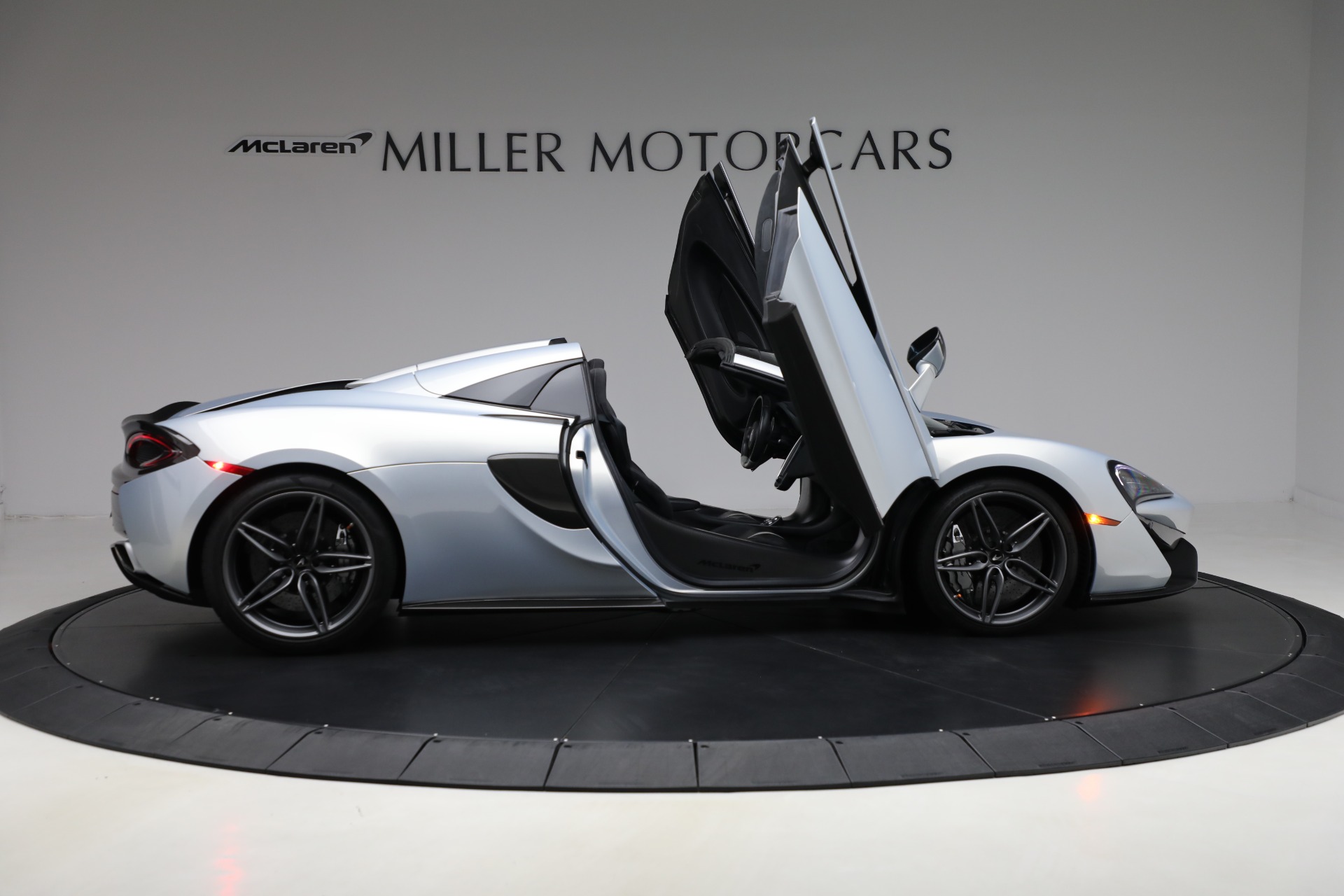 Pre-Owned 2020 McLaren 570S Spider Convertible For Sale (Special