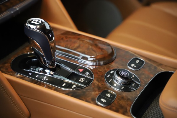 Used 2017 Bentley Bentayga W12 for sale Sold at Aston Martin of Greenwich in Greenwich CT 06830 26