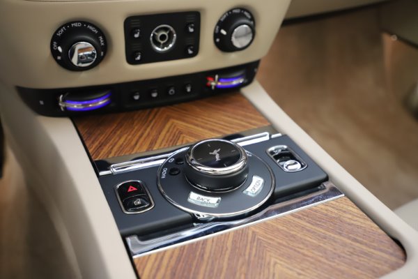 Used 2016 Rolls-Royce Dawn for sale $239,900 at Aston Martin of Greenwich in Greenwich CT 06830 27