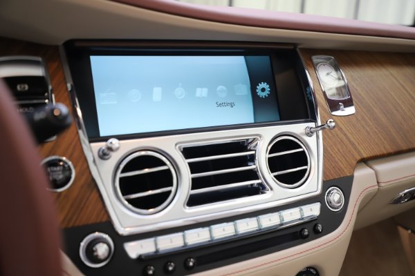 Used 2016 Rolls-Royce Dawn for sale $239,900 at Aston Martin of Greenwich in Greenwich CT 06830 28