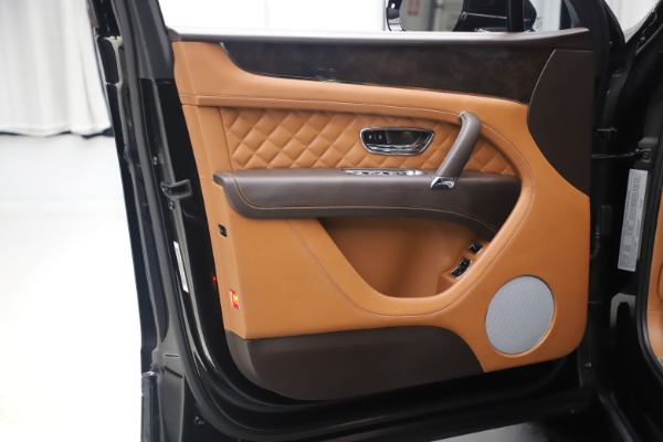 Used 2017 Bentley Bentayga W12 for sale $139,900 at Aston Martin of Greenwich in Greenwich CT 06830 22