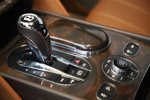 Used 2017 Bentley Bentayga W12 for sale $139,900 at Aston Martin of Greenwich in Greenwich CT 06830 26