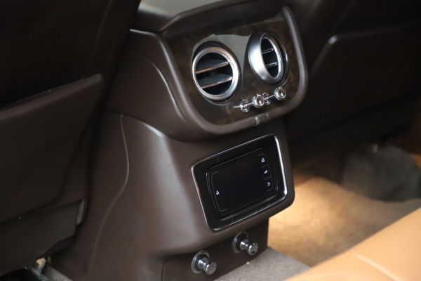 Used 2017 Bentley Bentayga W12 for sale $139,900 at Aston Martin of Greenwich in Greenwich CT 06830 28
