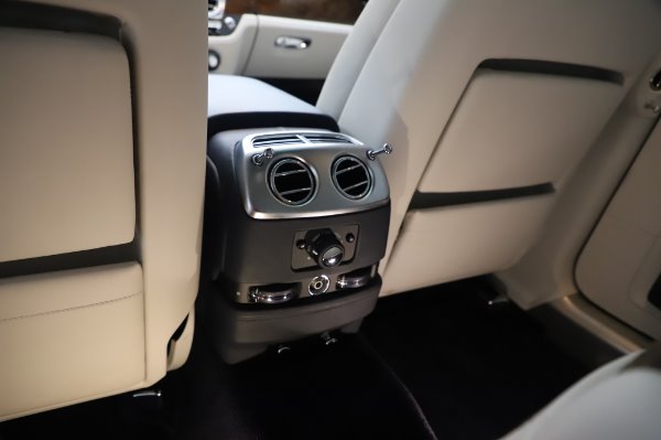 Used 2016 Rolls-Royce Ghost for sale $173,900 at Aston Martin of Greenwich in Greenwich CT 06830 25
