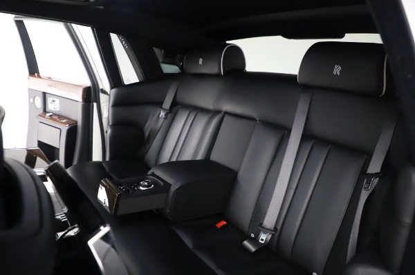 Used 2014 Rolls-Royce Phantom for sale Sold at Aston Martin of Greenwich in Greenwich CT 06830 17