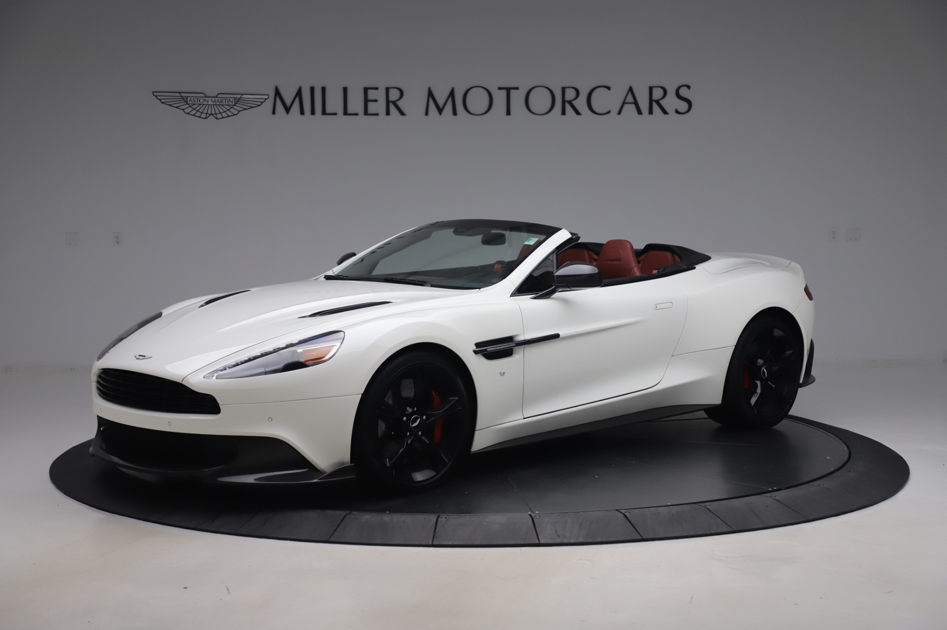 Used 2018 Aston Martin Vanquish Volante for sale Sold at Aston Martin of Greenwich in Greenwich CT 06830 1