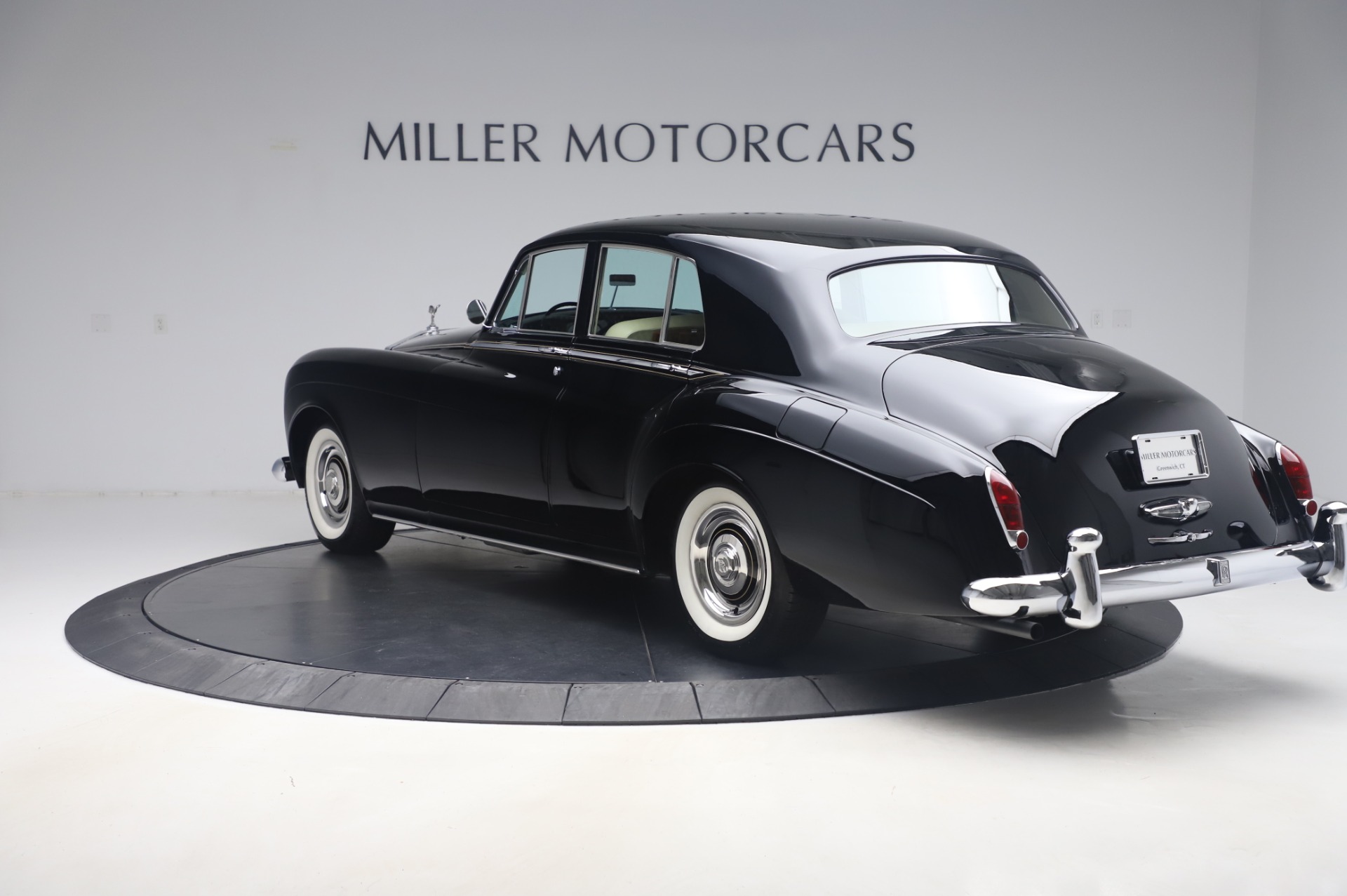 https://www.astonmartinofgreenwich.com/imagetag/4216/5/l/Used-1965-Rolls-Royce-Silver-Cloud-III.jpg