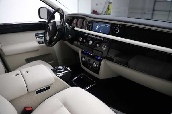 Used 2014 Rolls-Royce Phantom for sale Sold at Aston Martin of Greenwich in Greenwich CT 06830 19