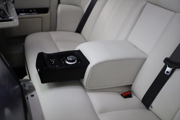 Used 2014 Rolls-Royce Phantom for sale Sold at Aston Martin of Greenwich in Greenwich CT 06830 26