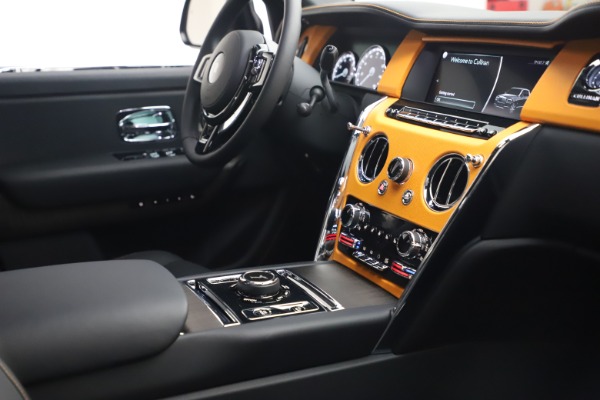 New 2021 Rolls-Royce Cullinan for sale $372,725 at Aston Martin of Greenwich in Greenwich CT 06830 17