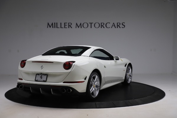 Used 2016 Ferrari California T for sale Sold at Aston Martin of Greenwich in Greenwich CT 06830 17